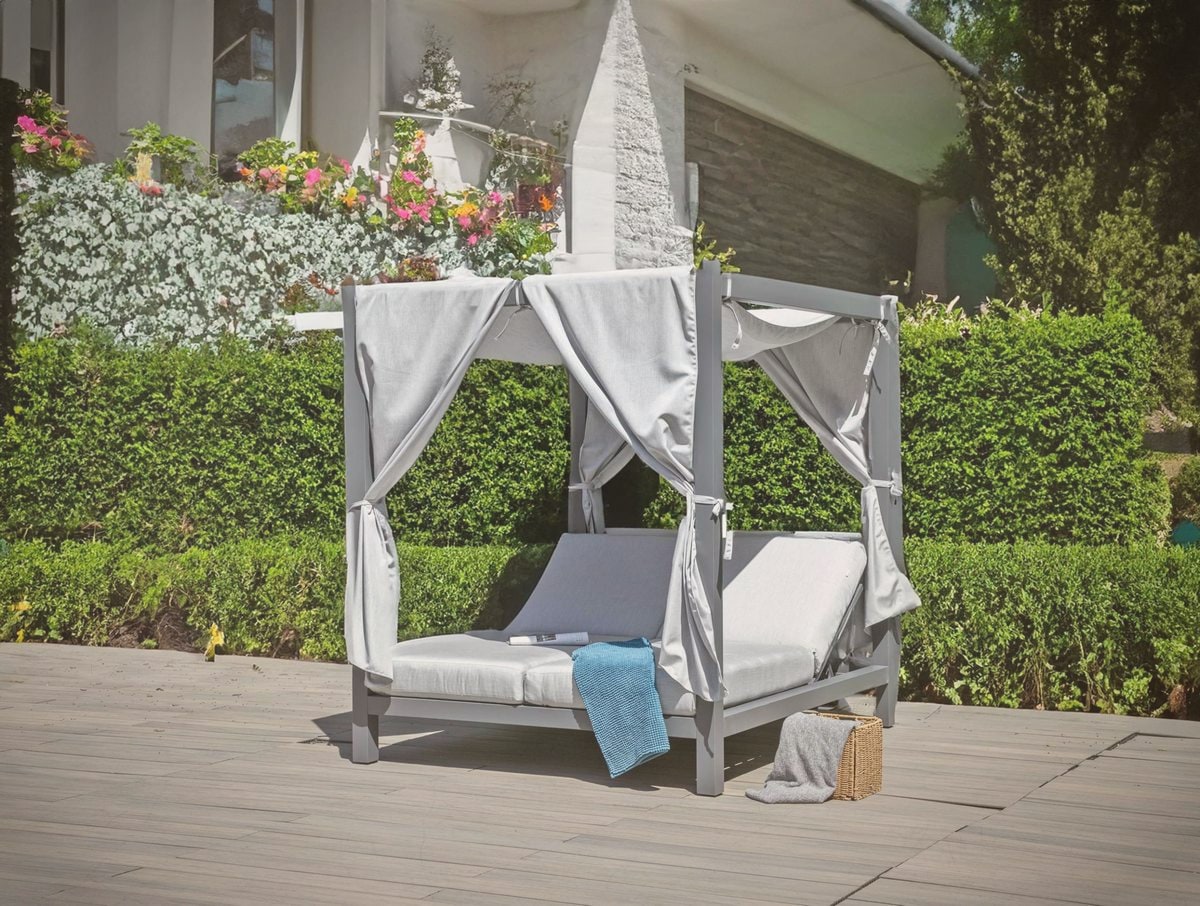 Boulders Beach Island Canopy Daybed & Privacy Hood